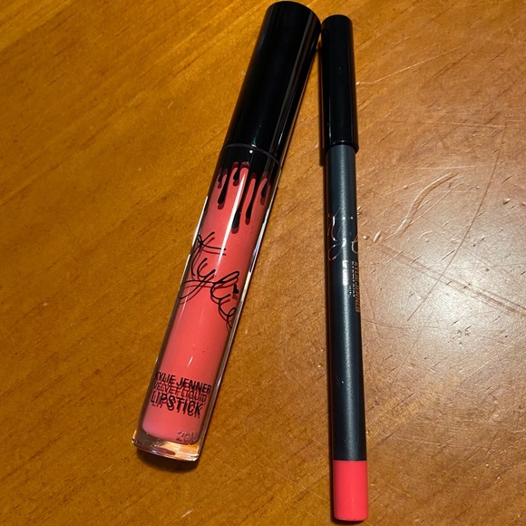 Kylie Jenner Velvet Lip Kit Party Girl - Picture 4 of 16
